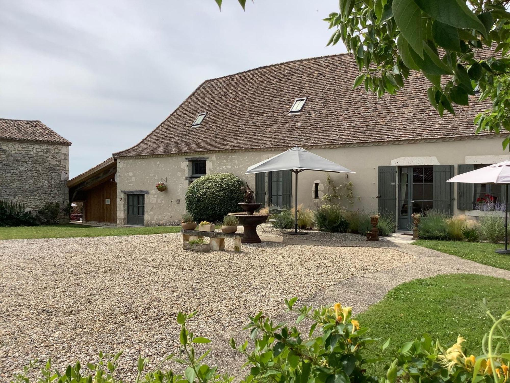 La Ferme Buissonniere Bed and Breakfast Bardou Εξωτερικό φωτογραφία
