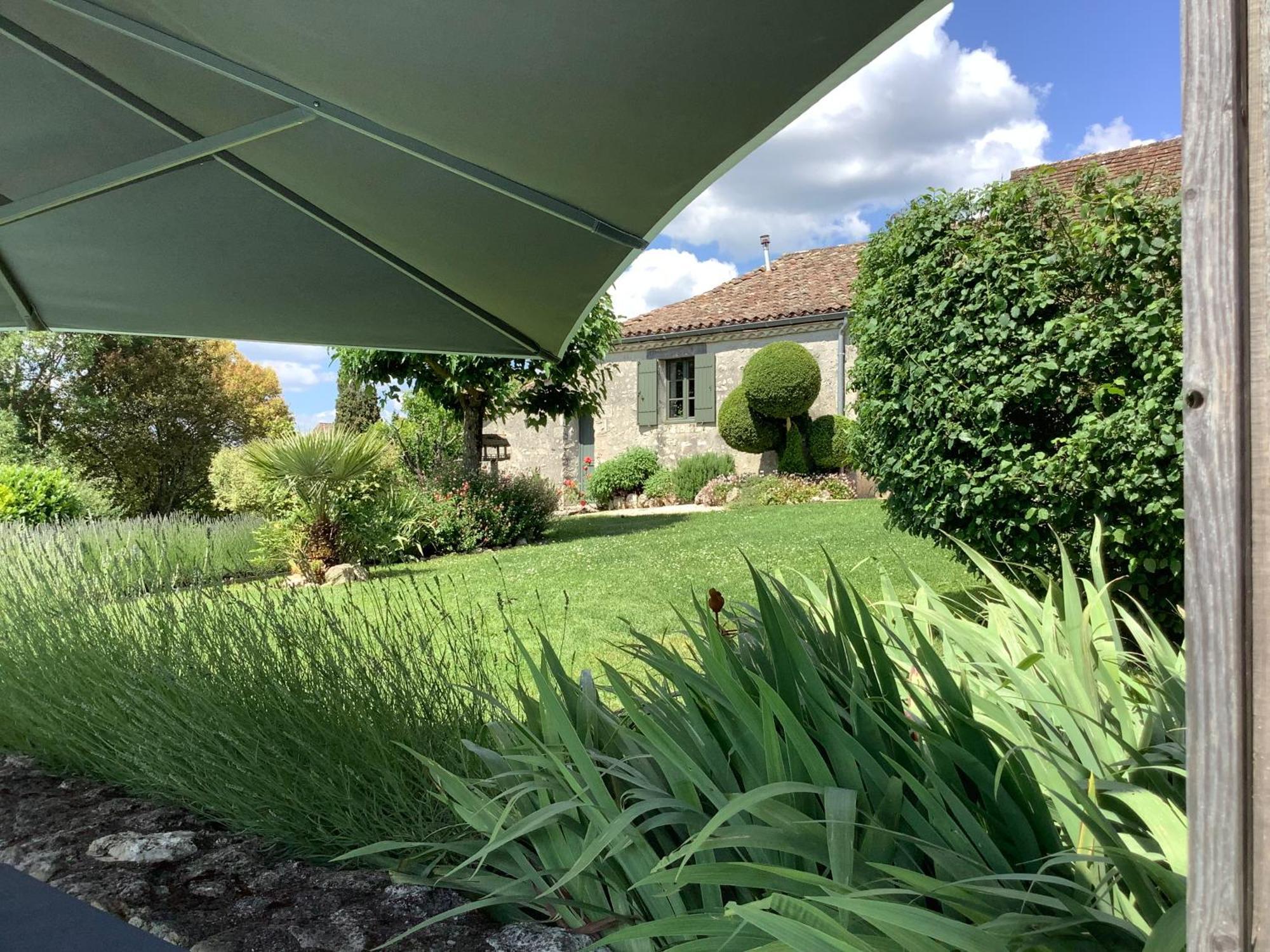 La Ferme Buissonniere Bed and Breakfast Bardou Εξωτερικό φωτογραφία